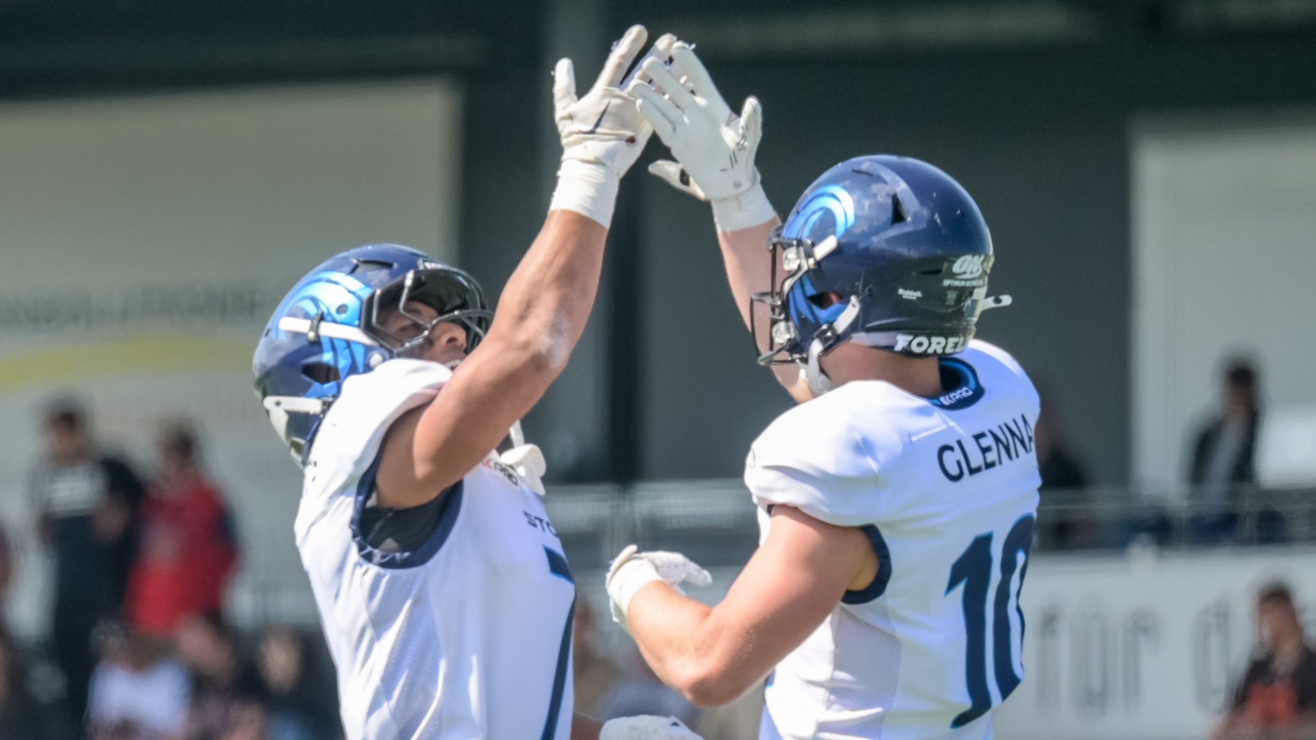 Storm hält Luke Glenna