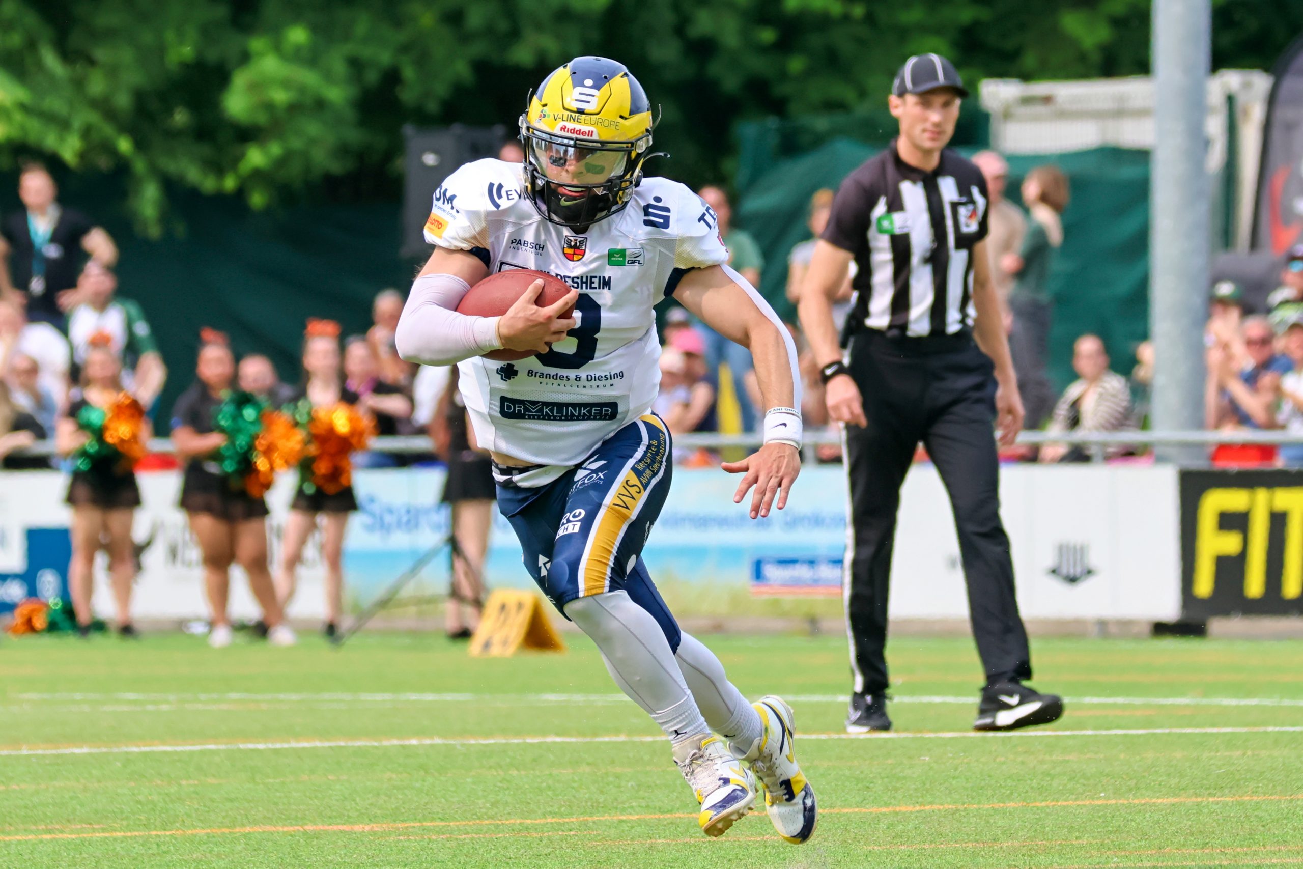 Invaders verlängern mit Nelson Hughes